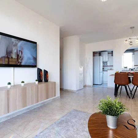 Coastal 2br Apartment, Parking, Pool Apartment Benalmádena