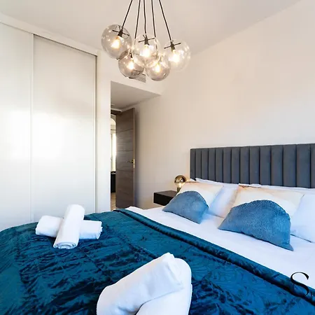 Coastal 2br Apartment, Parking, Pool * Benalmádena